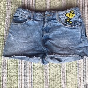 Jeans’ shorts with snoopy embroidery